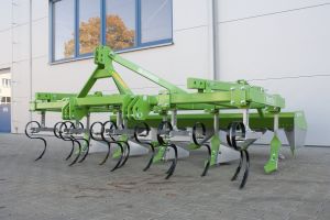 Obsypnik do ziemniak�w z przystawk� profiluj�c� redliny 4 rz�dowy U865 "NOC